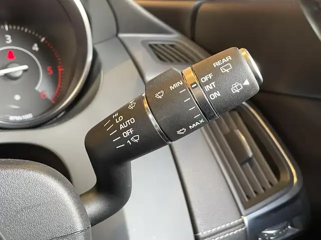 ジャガー Ｅペース R ダイナミック 愛知県 2019(令1)年 6.6万km ガンＭ 純正ナビ/360度カメラ/フルセグTV/Bluetooth/黒革シート/シートヒーター/ACC/レーンキープ/ブラインドスポット/ヘッドアップディスプレイ/パワーバックドア/純正20インチブラックアルミ/LEDヘッドライト/ETC