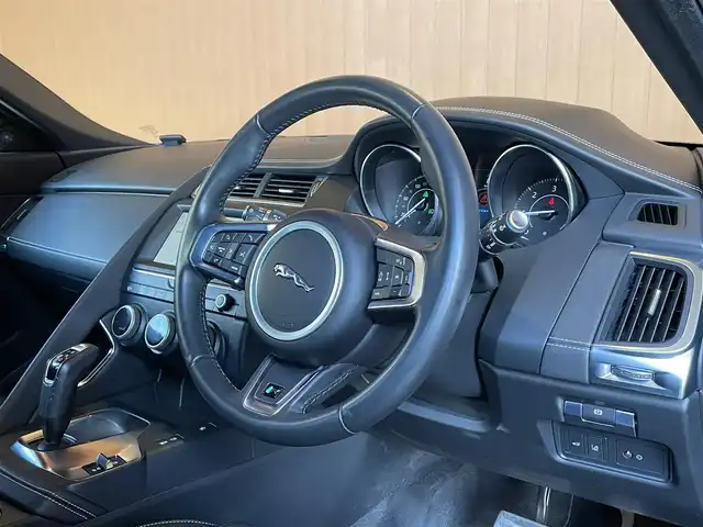 ジャガー Ｅペース R ダイナミック 愛知県 2019(令1)年 6.6万km ガンＭ 純正ナビ/360度カメラ/フルセグTV/Bluetooth/黒革シート/シートヒーター/ACC/レーンキープ/ブラインドスポット/ヘッドアップディスプレイ/パワーバックドア/純正20インチブラックアルミ/LEDヘッドライト/ETC