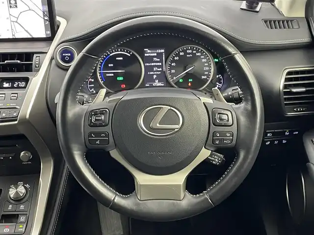 レクサス ＮＸ 300h バージョンL 埼玉県 2019(令1)年 4.8万km ソニックチタニウム ブラックレザーシート /アダプティブクルーズコントロール /LSS＋ /三眼LED /ヘッドアップディスプレイ /GPSレーダー探知機 /パークディスタンスコントロール /全周囲カメラ /ブラインドスポットモニター /ドラレコ /ETC /フルセグTV/シートポジションメモリー機能/全席シートヒーター/ベンチレーション