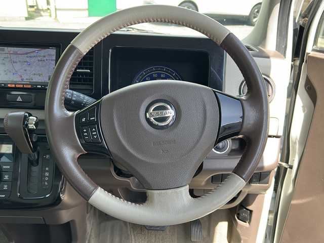 日産 モコ ドルチェX 大阪府 2014(平26)年 10.6万km スノーパールホワイト 純正メモリナビ/・AM/FM/CD/DVD/Bluetooth/・フルセグテレビ/アイドリングストップ/盗難防止装置/オートライト/オートエアコン/プッシュスタートボタン/スマートキー×2/ステアリングリモコン/純正14インチアルミホイール/12V充電器/純正フロアマット/ドアバイザー/保証書/取扱説明書