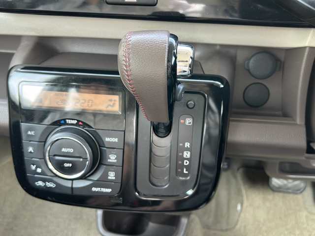 日産 モコ ドルチェX 大阪府 2014(平26)年 10.6万km スノーパールホワイト 純正メモリナビ/・AM/FM/CD/DVD/Bluetooth/・フルセグテレビ/アイドリングストップ/盗難防止装置/オートライト/オートエアコン/プッシュスタートボタン/スマートキー×2/ステアリングリモコン/純正14インチアルミホイール/12V充電器/純正フロアマット/ドアバイザー/保証書/取扱説明書