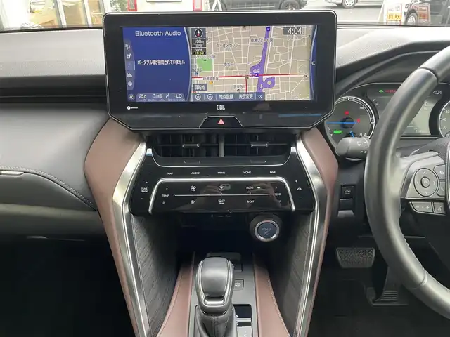 トヨタ ハリアー ハイブリッド Z レザーパッケージ 東京都 2020(令2)年 2.4万km ホワイトパールクリスタルシャイン 純正12.3型ナビ/　フルセグTV/Bluetooth/パノラミックビューモニター/衝突被害軽減/レーンキープ/レーダークルーズコントロール/オートマチックハイビーム/クリアランスソナー/デジタルインナーミラー/ヘッドアップディスプレイ/JBLサウンド/ブラインドスポットモニター/ビルトインETC2.0/レザーシート/パワーシート/シートヒーター/ベンチレーション/パワーバックドア/純正19インチアルミホイール/LEDヘッドライト/フォグランプ/オートライト/ハンドルヒーター/ステアリングスイッチ/プッシュスタート/スマートキー/電動格納ミラー/ウインカーミラー/横すべり防止/フロアマット/ドアバイザー/取扱説明書