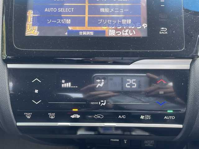 ホンダ フィット ハイブリット Lパッケージ 鳥取県 2013(平25)年 14.1万km プレミアムホワイトパール HONDAインターナビ/・フルセグ/・Bluetooth/・HDMI/バックカメラ/スマートキー/プッシュスタート/ビルトインETC/クルーズコントロール/タッチパネルAAC/ハーフレザーシート/社外15AW/オートライト/LEDヘッドライト/ABS/Wエアバック/サイドエアバック /カーテンエアバック