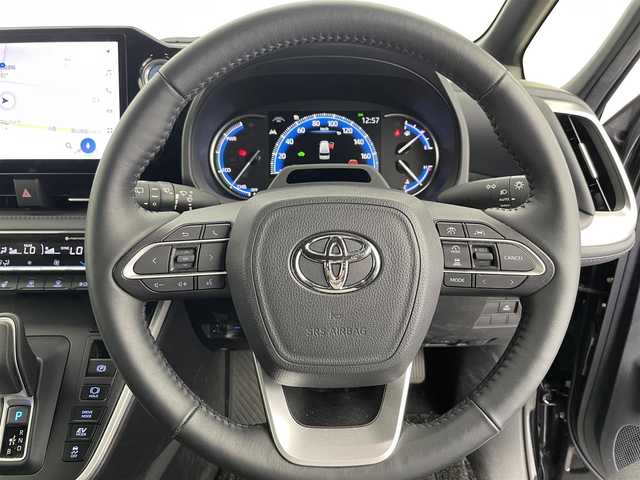 トヨタ ヴォクシー ハイブリッド S－Z 富山県 2023(令5)年 3.1万km アティチュードブラックマイカ 純正10.5ディスプレイオーディオ/DVDキット/フルセグTV/全方位カメラ/ETC2.0/デジタルインナーミラー/HUD/BSM/3眼LEDヘッドライト/パワーバックドア /シートヒーター/冬タイヤセット4本車載/パーキングアシスト/AC100V/前後ドラレコ /レーダークルーズ/ステアリングヒーター
