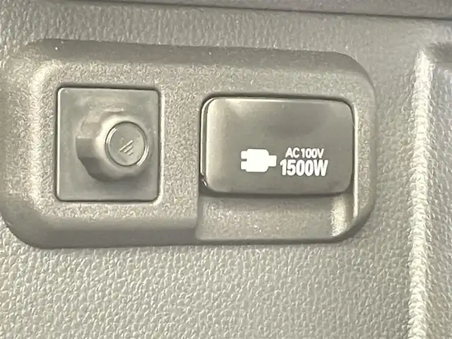 トヨタ ノア ハイブリッド S－Z 千葉県 2023(令5)年 3.8万km ホワイトパールクリスタルシャイン 禁煙車/トヨタセーフティーセンス/・プリクラッシュセーフティー/・レーンディパーチャーアラート/・レーダークルーズコントロール/・ロードサインアシスト/・ドライバー異常時対応システム/両側パワースライドドア/純正10.5インチディスプレイオーディオ/CD/DVD/Bluetooth/フルセグ/バックカメラ/デジタルインナーミラー/LEDオートライト/シートヒーター/純正17インチアルミホイール/オートエアコン/アイドリングストップ/プッシュスタート/スマートキー/取扱説明書/保証書