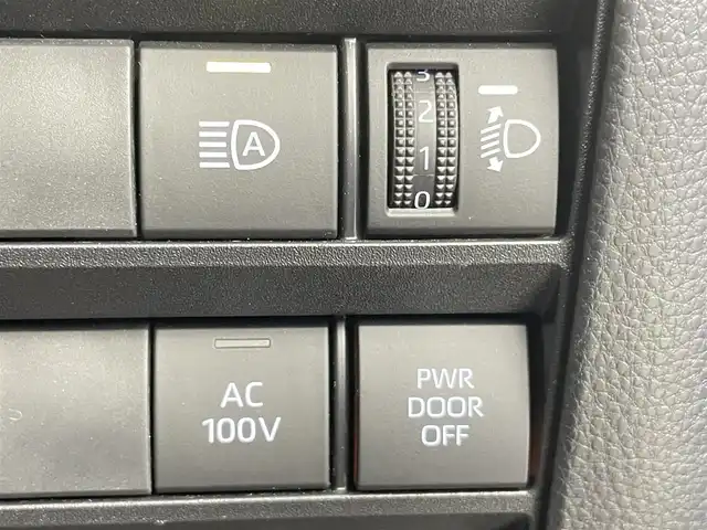 トヨタ ノア ハイブリッド S－Z 千葉県 2023(令5)年 3.8万km ホワイトパールクリスタルシャイン 禁煙車/トヨタセーフティーセンス/・プリクラッシュセーフティー/・レーンディパーチャーアラート/・レーダークルーズコントロール/・ロードサインアシスト/・ドライバー異常時対応システム/両側パワースライドドア/純正10.5インチディスプレイオーディオ/CD/DVD/Bluetooth/フルセグ/バックカメラ/デジタルインナーミラー/LEDオートライト/シートヒーター/純正17インチアルミホイール/オートエアコン/アイドリングストップ/プッシュスタート/スマートキー/取扱説明書/保証書