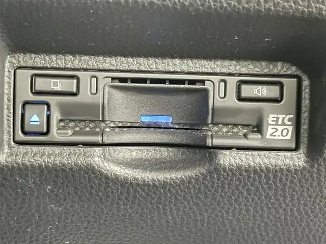 トヨタ ノア ハイブリッド S－Z 千葉県 2023(令5)年 3.8万km ホワイトパールクリスタルシャイン 禁煙車/トヨタセーフティーセンス/・プリクラッシュセーフティー/・レーンディパーチャーアラート/・レーダークルーズコントロール/・ロードサインアシスト/・ドライバー異常時対応システム/両側パワースライドドア/純正10.5インチディスプレイオーディオ/CD/DVD/Bluetooth/フルセグ/バックカメラ/デジタルインナーミラー/LEDオートライト/シートヒーター/純正17インチアルミホイール/オートエアコン/アイドリングストップ/プッシュスタート/スマートキー/取扱説明書/保証書