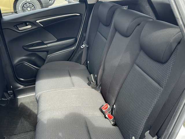 ホンダ フィット 13G L ホンダセンシング 埼玉県 2018(平30)年 5.4万km プレミアムホワイトパールⅡ ホンダセンシング/ ・衝突軽減ブレーキ/ ・誤発進抑制機能/ ・車線維持支援システム/ ・先行車発進お知らせ機能/ ・標識認識機能/純正メモリーナビゲーション(VXM-184VFi)/(AM/FM/CD/DVD/BT/USB/フルセグＴＶ)/バックカメラ/社外前後ドライブレコーダー(DRY-TW7550d)/ビルトインＥＴＣ/追従型クルーズコントロール/ＬＥＤヘッドライト/オートライト/フォグランプ/純正フロアマット/ドアバイザー/スペアキー１ヶ/保証書