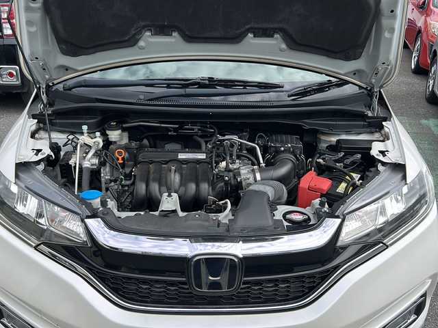 ホンダ フィット 13G L ホンダセンシング 埼玉県 2018(平30)年 5.4万km プレミアムホワイトパールⅡ ホンダセンシング/ ・衝突軽減ブレーキ/ ・誤発進抑制機能/ ・車線維持支援システム/ ・先行車発進お知らせ機能/ ・標識認識機能/純正メモリーナビゲーション(VXM-184VFi)/(AM/FM/CD/DVD/BT/USB/フルセグＴＶ)/バックカメラ/社外前後ドライブレコーダー(DRY-TW7550d)/ビルトインＥＴＣ/追従型クルーズコントロール/ＬＥＤヘッドライト/オートライト/フォグランプ/純正フロアマット/ドアバイザー/スペアキー１ヶ/保証書