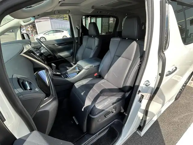 トヨタ アルファード S Cパッケージ 愛媛県 2021(令3)年 3.1万km ホワイトパールクリスタルシャイン Wサンルーフ/純正9型ナビ(AM/FM/CD/DVD/BT/フルセグTV)/純正12型フリップダウンモニター/両側電動パワースライドドア/バックカメラ/黒革シート/前席パワーシート/シートヒーター/シートベンチレーション/シートメモリー機能/トヨタセーフティセンス/レーダークルーズコントロール/衝突被害軽減装置/車線逸脱防止装置/クリアランスソナー/ステアリングヒーター/電動リアゲート/ETC/3眼LEDヘッドライト/電動パーキングブレーキ/Autohold機能/ステアリングリモコン/現状サマー(純正AW)(235/50/R18)/TOYOTIRES TRANPATH MP7