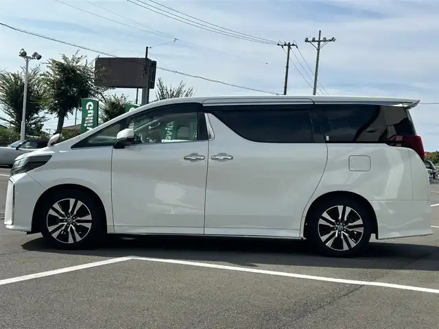 トヨタ アルファード S Cパッケージ 愛媛県 2021(令3)年 3.1万km ホワイトパールクリスタルシャイン Wサンルーフ/純正9型ナビ(AM/FM/CD/DVD/BT/フルセグTV)/純正12型フリップダウンモニター/両側電動パワースライドドア/バックカメラ/黒革シート/前席パワーシート/シートヒーター/シートベンチレーション/シートメモリー機能/トヨタセーフティセンス/レーダークルーズコントロール/衝突被害軽減装置/車線逸脱防止装置/クリアランスソナー/ステアリングヒーター/電動リアゲート/ETC/3眼LEDヘッドライト/電動パーキングブレーキ/Autohold機能/ステアリングリモコン/現状サマー(純正AW)(235/50/R18)/TOYOTIRES TRANPATH MP7