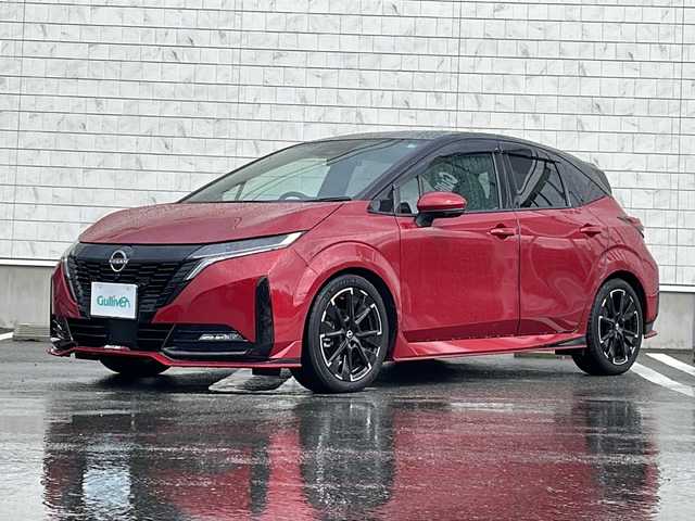 日産 オーラ ニスモ 山形県 2021(令3)年 1.8万km ガーネットレッド/スーパーブラック 2トーン 禁煙車/360°セーフティアシスト（全方位運転支援システム）/・プロパイロット/・エマージェンシーブレーキ/・標識検知機能/・車線逸脱警報（LDW）/・側方車両検知警報（BSW）/・後退時車両検知警報（RCTA）/・ふらつき警報（DA）/アラウンドビューモニター/インテリジェントパーキングアシスト（IPA）/フルエアロ/純正ナビ/（フルセグ/BT/HDMI/USB）/インテリジェントルームミラー/置くだけ充電/ビルトインETC/LEDヘッドライト/電動パーキングブレーキ/オートホールド/17インチ純正AW/純正フロアマット/スマートキー/プッシュスタート