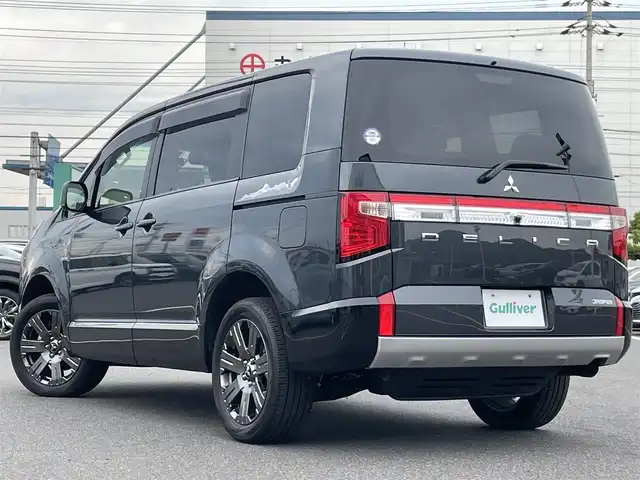 三菱 デリカＤ：５ ジャスパー 岡山県 2023(令5)年 1.8万km グラファイトグレーメタリック/ブラックマイカ 登録時走行距離17248km/純正10.1インチナビ/フルセグTV(AM.FM.CD.DVD.TV.BT)/両側パワースライドドア/全方位カメラ/ETC/ブラインドスポットモニター/ドライブレコーダー/シートヒーター/ブラックレザー調シートカバー/純正ハーフレザーシート/D席パワーシート/衝突軽減ブレーキ/横滑り防止装置/レーダークルーズコントロール/レーンキープアシスト/オートライト/オートマチックハイビーム/アイドリングストップ/電動リアゲート/18インチ純正AW/フロアマット】