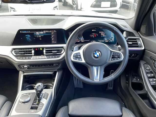 ＢＭＷ ３３０ｅ 東京都 2020(令2)年 2万km ミネラルグレー ワンオーナー/新車時保証書　整備記録簿　取扱説明書/インテリジェントセーフティー/アダプティブクルーズコントロール/アイドリングストップ/純正HDDナビ/USB/BT/ScreenMirroring/360度カメラ　ルームミラー内臓ETC/フロントパワーシート【運転席メモリー付】/ハーフレザーシート/シートヒーター/LEDヘッドライト/オートライト/パワーバックドア/スマートキー×２/デジタルカードキー×１/パドルシフト付革巻きハンドル/コーナーセンサー/純正18インチアルミ