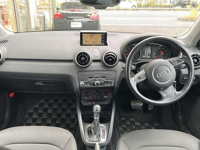 アウディ Ａ１ SB 1．0TFSI 埼玉県 2015(平27)年 8.8万km パール 純正ナビ　/フルセグ/DVD/CD/BT/SD/FM/AM/ビルトインＥＴＣ　/オートライト　/横滑り防止　/アイドリングストップ　/ステアリングスイッチ　/ＨＩＤヘッドライト　/スペアキー１本　/保証書　/取扱説明書