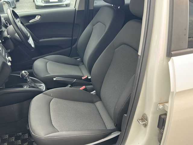 アウディ Ａ１ SB 1．0TFSI 埼玉県 2015(平27)年 8.8万km パール 純正ナビ　/フルセグ/DVD/CD/BT/SD/FM/AM/ビルトインＥＴＣ　/オートライト　/横滑り防止　/アイドリングストップ　/ステアリングスイッチ　/ＨＩＤヘッドライト　/スペアキー１本　/保証書　/取扱説明書