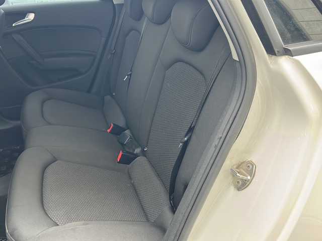 アウディ Ａ１ SB 1．0TFSI 埼玉県 2015(平27)年 8.8万km パール 純正ナビ　/フルセグ/DVD/CD/BT/SD/FM/AM/ビルトインＥＴＣ　/オートライト　/横滑り防止　/アイドリングストップ　/ステアリングスイッチ　/ＨＩＤヘッドライト　/スペアキー１本　/保証書　/取扱説明書