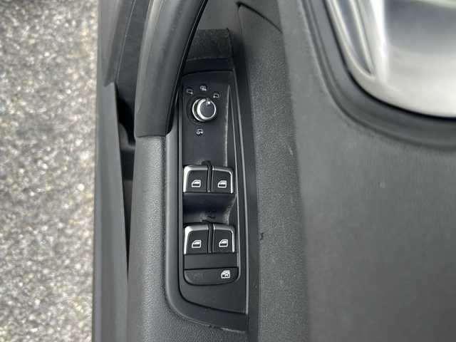 アウディ Ａ１ SB 1．0TFSI 埼玉県 2015(平27)年 8.8万km パール 純正ナビ　/フルセグ/DVD/CD/BT/SD/FM/AM/ビルトインＥＴＣ　/オートライト　/横滑り防止　/アイドリングストップ　/ステアリングスイッチ　/ＨＩＤヘッドライト　/スペアキー１本　/保証書　/取扱説明書