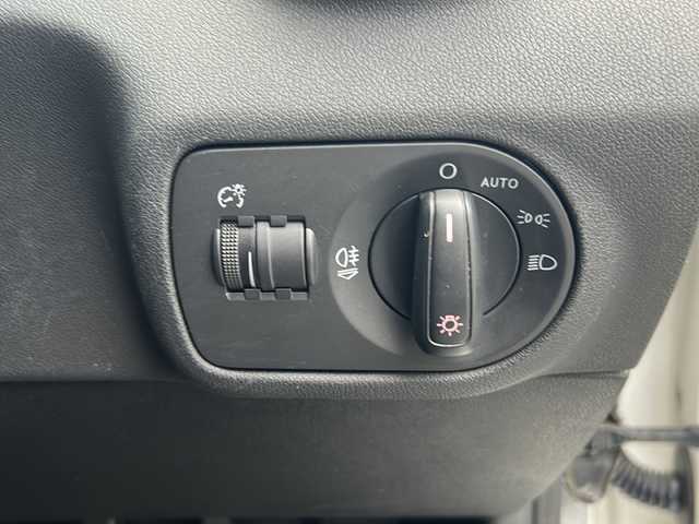 アウディ Ａ１ SB 1．0TFSI 埼玉県 2015(平27)年 8.8万km パール 純正ナビ　/フルセグ/DVD/CD/BT/SD/FM/AM/ビルトインＥＴＣ　/オートライト　/横滑り防止　/アイドリングストップ　/ステアリングスイッチ　/ＨＩＤヘッドライト　/スペアキー１本　/保証書　/取扱説明書