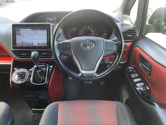 トヨタ ヴォクシー ZS 埼玉県 2017(平29)年 6.6万km ブラッキッシュアゲハガラスフレーク /純正9型メモリナビ//フルセグTV//バックカメラ//CD/DVD/Bluetooth//両側パワースライドドア//クルーズコントロール//ビルトインETC2.0//スマートキーx2//LEDヘッドライト//PCS 衝突軽減ブレーキ//LDA 車線逸脱警報//W.サイドエアバッグ//カーテン.ニーエアバッグ//ABS//横滑り防止装置//アイドリングSTOP//革巻きステアリング//オートライト//オートハイビーム//LEDフォグランプ//プライバシーガラス//ドアバイザー//純正16インチAW//新車時保証書//取扱説明書//ナビ取説