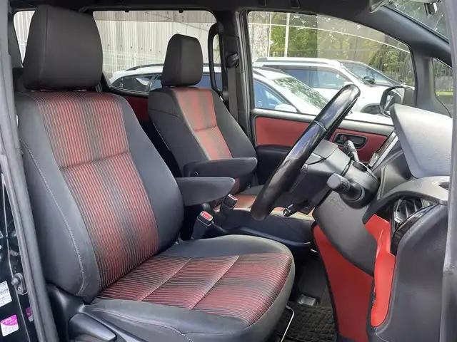 トヨタ ヴォクシー ZS 埼玉県 2017(平29)年 6.6万km ブラッキッシュアゲハガラスフレーク /純正9型メモリナビ//フルセグTV//バックカメラ//CD/DVD/Bluetooth//両側パワースライドドア//クルーズコントロール//ビルトインETC2.0//スマートキーx2//LEDヘッドライト//PCS 衝突軽減ブレーキ//LDA 車線逸脱警報//W.サイドエアバッグ//カーテン.ニーエアバッグ//ABS//横滑り防止装置//アイドリングSTOP//革巻きステアリング//オートライト//オートハイビーム//LEDフォグランプ//プライバシーガラス//ドアバイザー//純正16インチAW//新車時保証書//取扱説明書//ナビ取説