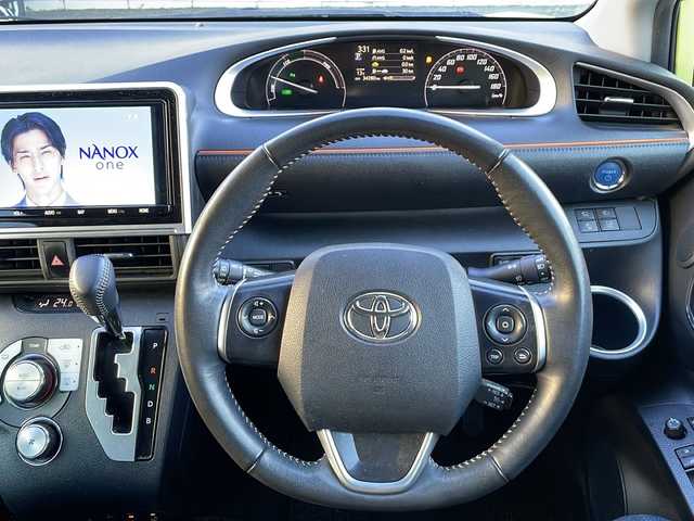 トヨタ シエンタ ハイブリッド G クエロ 東京都 2021(令3)年 3.5万km ブラックマイカ/エアーイエロー 2トーン ワンオーナー/純正メモリーナビ(MSZT-Y68T)/フルセグTV/CD/DVD/Bluetooth/SD/FM/AM/バックカメラ　ETC2.0/前後ろドライブレコーダー/両側パワースライドドア/プリクラッシュセーフティ/レーンディパーチャーアラート/パーキングサポートブレーキ/オートマチックハイビーム/先行車発進告知/前後クリアランスソナー/クルーズコントロール/ステアリングスイッチ/LEDヘッドライト/フォグランプ/オートライト/D/Nシートヒーター/ステアリングヒーター/スマートキー×２/前席、荷室100V電源/新車時保証書　取扱説明書/純正15インチアルミ