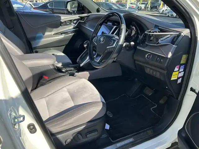 トヨタ ハリアー プレミアム スタイルアッシュ 愛媛県 2016(平28)年 8.4万km ホワイトパールクリスタルシャイン ディーラーオプション純正ナビ/BT/AM・FM/CD/DVD/フルセグTV/ETC/前方ドライブレコーダー/バックカメラ/クルーズコントロール/レーンキープアシスト/衝突軽減システム/横滑り防止装置/ステアリングスイッチ/D+N席パワーシート・シートヒーター/モデリスタエアロパーツ/アルパインツイータ－/純正フロアマット/純正アルミホイール