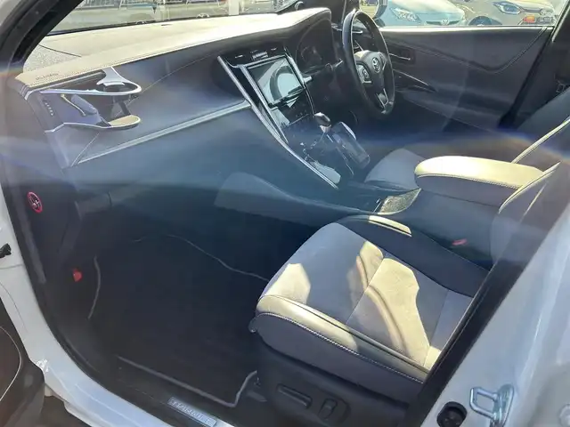 トヨタ ハリアー プレミアム スタイルアッシュ 愛媛県 2016(平28)年 8.4万km ホワイトパールクリスタルシャイン ディーラーオプション純正ナビ/BT/AM・FM/CD/DVD/フルセグTV/ETC/前方ドライブレコーダー/バックカメラ/クルーズコントロール/レーンキープアシスト/衝突軽減システム/横滑り防止装置/ステアリングスイッチ/D+N席パワーシート・シートヒーター/モデリスタエアロパーツ/アルパインツイータ－/純正フロアマット/純正アルミホイール