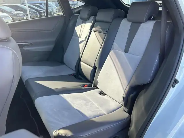 トヨタ ハリアー プレミアム スタイルアッシュ 愛媛県 2016(平28)年 8.4万km ホワイトパールクリスタルシャイン ディーラーオプション純正ナビ/BT/AM・FM/CD/DVD/フルセグTV/ETC/前方ドライブレコーダー/バックカメラ/クルーズコントロール/レーンキープアシスト/衝突軽減システム/横滑り防止装置/ステアリングスイッチ/D+N席パワーシート・シートヒーター/モデリスタエアロパーツ/アルパインツイータ－/純正フロアマット/純正アルミホイール