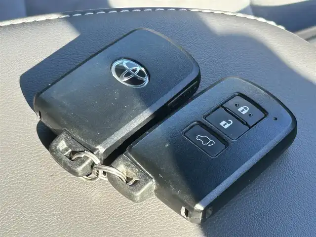 トヨタ ハリアー プレミアム スタイルアッシュ 愛媛県 2016(平28)年 8.4万km ホワイトパールクリスタルシャイン ディーラーオプション純正ナビ/BT/AM・FM/CD/DVD/フルセグTV/ETC/前方ドライブレコーダー/バックカメラ/クルーズコントロール/レーンキープアシスト/衝突軽減システム/横滑り防止装置/ステアリングスイッチ/D+N席パワーシート・シートヒーター/モデリスタエアロパーツ/アルパインツイータ－/純正フロアマット/純正アルミホイール