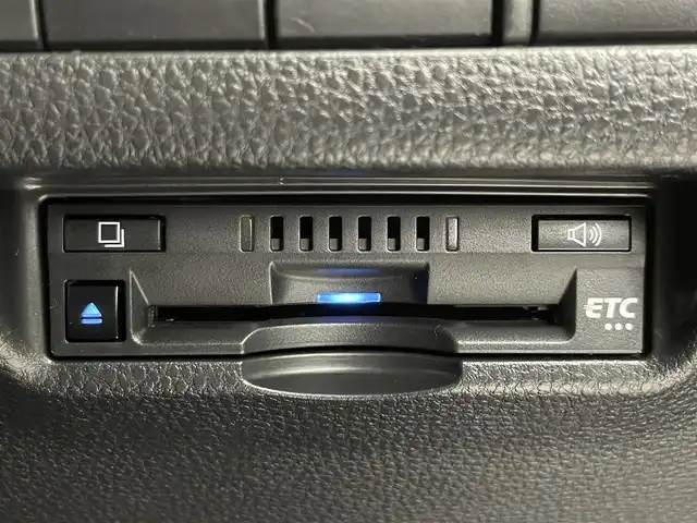 トヨタ ハリアー G 道央・札幌 2022(令4)年 5.6万km プレシャスブラックパール ・4WD/・寒冷地仕様/・純正ディスプレイオーディオ（コネクティッドナビ）/　Miracast/BT/USB/AUX/フルセグTV/・ステアリングスイッチ/・バックカメラ/・ビルトインETC/・純正エンジンスターター/・デジタルインナーミラー/・トヨタセーフティセンス/　PCS/PKSB/LTA/RSA/　先行車発進告知/後退速度抑制/・クリアランスソナー前後/・レーダークルーズコントロール/・横滑り防止装置/・電動パーキングブレーキ/・オートブレーキホールド/・MTモード付AT/・DRIVEモード切替/・オートマチックハイビーム/・オートライト/・LEDヘッドライト/・LEDフォグランプ/・リヤフォグランプ/・ドアミラーウィンカー/・ミラーヒーター/・オートリトラクタブルミラー/・パワーバックドア/・ハーフレザーシート/・D+N席パワーシート/・純正１８インチAW/・純正フロアマット/・ドアバイザー/・プッシュスタート/・スマートキー/・スペアキー/・取/保