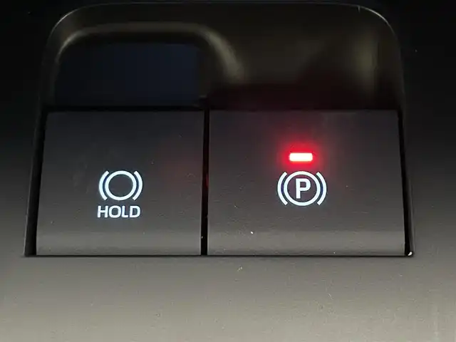 トヨタ ハリアー G 道央・札幌 2022(令4)年 5.6万km プレシャスブラックパール ・4WD/・寒冷地仕様/・純正ディスプレイオーディオ（コネクティッドナビ）/　Miracast/BT/USB/AUX/フルセグTV/・ステアリングスイッチ/・バックカメラ/・ビルトインETC/・純正エンジンスターター/・デジタルインナーミラー/・トヨタセーフティセンス/　PCS/PKSB/LTA/RSA/　先行車発進告知/後退速度抑制/・クリアランスソナー前後/・レーダークルーズコントロール/・横滑り防止装置/・電動パーキングブレーキ/・オートブレーキホールド/・MTモード付AT/・DRIVEモード切替/・オートマチックハイビーム/・オートライト/・LEDヘッドライト/・LEDフォグランプ/・リヤフォグランプ/・ドアミラーウィンカー/・ミラーヒーター/・オートリトラクタブルミラー/・パワーバックドア/・ハーフレザーシート/・D+N席パワーシート/・純正１８インチAW/・純正フロアマット/・ドアバイザー/・プッシュスタート/・スマートキー/・スペアキー/・取/保