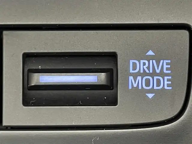 トヨタ ハリアー G 道央・札幌 2022(令4)年 5.6万km プレシャスブラックパール ・4WD/・寒冷地仕様/・純正ディスプレイオーディオ（コネクティッドナビ）/　Miracast/BT/USB/AUX/フルセグTV/・ステアリングスイッチ/・バックカメラ/・ビルトインETC/・純正エンジンスターター/・デジタルインナーミラー/・トヨタセーフティセンス/　PCS/PKSB/LTA/RSA/　先行車発進告知/後退速度抑制/・クリアランスソナー前後/・レーダークルーズコントロール/・横滑り防止装置/・電動パーキングブレーキ/・オートブレーキホールド/・MTモード付AT/・DRIVEモード切替/・オートマチックハイビーム/・オートライト/・LEDヘッドライト/・LEDフォグランプ/・リヤフォグランプ/・ドアミラーウィンカー/・ミラーヒーター/・オートリトラクタブルミラー/・パワーバックドア/・ハーフレザーシート/・D+N席パワーシート/・純正１８インチAW/・純正フロアマット/・ドアバイザー/・プッシュスタート/・スマートキー/・スペアキー/・取/保