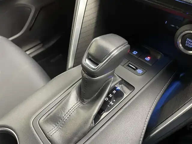 トヨタ ハリアー G 道央・札幌 2022(令4)年 5.6万km プレシャスブラックパール ・4WD/・寒冷地仕様/・純正ディスプレイオーディオ（コネクティッドナビ）/　Miracast/BT/USB/AUX/フルセグTV/・ステアリングスイッチ/・バックカメラ/・ビルトインETC/・純正エンジンスターター/・デジタルインナーミラー/・トヨタセーフティセンス/　PCS/PKSB/LTA/RSA/　先行車発進告知/後退速度抑制/・クリアランスソナー前後/・レーダークルーズコントロール/・横滑り防止装置/・電動パーキングブレーキ/・オートブレーキホールド/・MTモード付AT/・DRIVEモード切替/・オートマチックハイビーム/・オートライト/・LEDヘッドライト/・LEDフォグランプ/・リヤフォグランプ/・ドアミラーウィンカー/・ミラーヒーター/・オートリトラクタブルミラー/・パワーバックドア/・ハーフレザーシート/・D+N席パワーシート/・純正１８インチAW/・純正フロアマット/・ドアバイザー/・プッシュスタート/・スマートキー/・スペアキー/・取/保