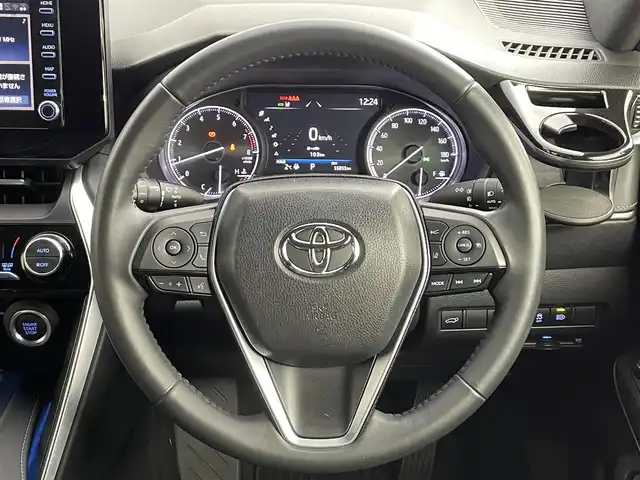 トヨタ ハリアー G 道央・札幌 2022(令4)年 5.6万km プレシャスブラックパール ・4WD/・寒冷地仕様/・純正ディスプレイオーディオ（コネクティッドナビ）/　Miracast/BT/USB/AUX/フルセグTV/・ステアリングスイッチ/・バックカメラ/・ビルトインETC/・純正エンジンスターター/・デジタルインナーミラー/・トヨタセーフティセンス/　PCS/PKSB/LTA/RSA/　先行車発進告知/後退速度抑制/・クリアランスソナー前後/・レーダークルーズコントロール/・横滑り防止装置/・電動パーキングブレーキ/・オートブレーキホールド/・MTモード付AT/・DRIVEモード切替/・オートマチックハイビーム/・オートライト/・LEDヘッドライト/・LEDフォグランプ/・リヤフォグランプ/・ドアミラーウィンカー/・ミラーヒーター/・オートリトラクタブルミラー/・パワーバックドア/・ハーフレザーシート/・D+N席パワーシート/・純正１８インチAW/・純正フロアマット/・ドアバイザー/・プッシュスタート/・スマートキー/・スペアキー/・取/保