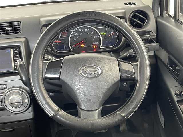 ダイハツ ムーヴ コンテ カスタム RS 埼玉県 2014(平26)年 9.5万km パールホワイトⅢ 純正ナビ　バックカメラ　キセノンヘッドライト　スマートキー　純正アルミホイール　純正フロアマット　ＵＳＢ　ＤＶＤ再生　地デジＴＶ　電動格納ミラー　オートエアコン　ターボ　革巻きステアリング