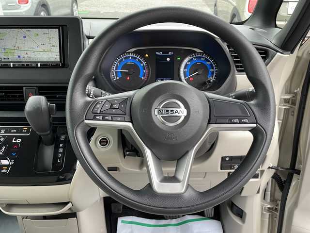 日産 ルークス X 東京都 2023(令5)年 0.7万km フローズンバニラパール ワンオーナー/新車時保証書　整備記録簿/取扱説明書　ナビ説明書/社外ナビ/フルセグTV/BT/USB/HDMI/アランドビューモニター　ETC/ドライブレコーダー（前後）/アイドリングストップ/セーフティーシールド/片側パワースライドドア/オートライト/スマートキーX2