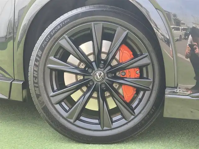 レクサス ＲＸ 500h Fスポーツパフォーマンス 香川県 2023(令5)年 1.6万km グラファイトブラックガラスフレーク 登録時走行距離：15569km/メーカー純正ナビ/　BT フルセグTV/全方位カメラ/マークレビンソンオーディオ/大型パノラマサンルーフ/ブラックレザーシート/シートベンチレーション/パワーシート/プリクラッシュセーフティシステム/レーンキープアシスト/レーダークルーズコントロール/ブラインドスポットモニター/ヘッドアップディスプレイ/クリアランスソナー/パーキングアシスト/オートハイビーム/LEDヘッドライト/オートライト/フォグランプ/置くだけ充電/オートホールド機能付き電子パーキングブレーキ/前後ドライブレコーダー/デジタルインナーミラー/ビルトインETC2.0/ステアリングヒーター/革巻きステアリング/ステアリングスイッチ/パドルシフト/アルミペダル/プッシュスタート/スマートキー/スペアキー