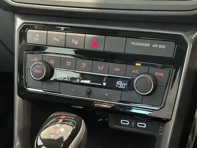 フォルクスワーゲン ＶＷ Ｔ－クロス TSI スタイル 岐阜県 2021(令3)年 4.3万km 黒 Discover　Proパッケージ/純正SSDナビゲーションシステム/ Bluetooth/AppleCarPlay/Android Auto/セーフティプロパッケージ/テクノロジーパッケージ/アダプティブクルーズコントロール/レーンキープアシストシステム/ドライバー疲労検知システム/ハイビームアシスト/プリクラッシュブレーキシステム（Front Assist）/ブラインドスポットディテクション/リアトラフィックアラート/バックカメラ/ルーフレール/ETC2.0/前後ドライブレコーダー/純正フロアマット