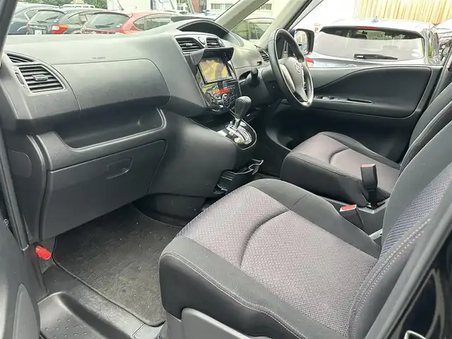 日産 セレナ ハイウェイスター Vセレクション 道北・旭川 2012(平24)年 10.6万km スーパーブラック (株)IDOMが運営する【じしゃロン旭川店】の自社ローン専用車両になります。こちらは現金またはオートローンご利用時の価格です。自社ローンご希望の方は別途その旨お申付け下さい/　/・社外ナビ(CD/DVD/BT/SD/フルセグ)/・バックカメラ/・ETC/・クルーズコントロール/・両側パワースライドドア/・積込サマータイヤ 195/65R15
