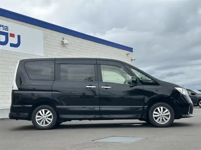 日産 セレナ ハイウェイスター Vセレクション 道北・旭川 2012(平24)年 10.6万km スーパーブラック (株)IDOMが運営する【じしゃロン旭川店】の自社ローン専用車両になります。こちらは現金またはオートローンご利用時の価格です。自社ローンご希望の方は別途その旨お申付け下さい/　/・社外ナビ(CD/DVD/BT/SD/フルセグ)/・バックカメラ/・ETC/・クルーズコントロール/・両側パワースライドドア/・積込サマータイヤ 195/65R15