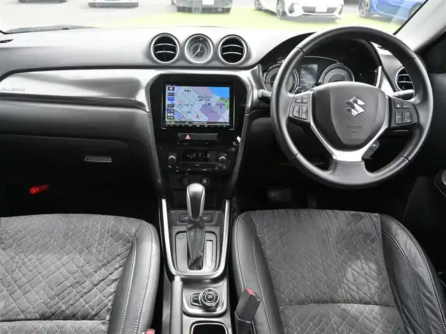 スズキ エスクード 1．4 ターボ 千葉県 2019(令1)年 4.2万km サバンナアイボリーメタリック/ブラック 2トーンルーフ スズキセーフティサポート/レーダークルーズコントロール/アイドリングストップ/社外SDナビ/地デジTV/【DVD/CD再生機能　Bluetooth接続】/バックカメラ/ハーフレザーシート/前席シートヒーター/革巻きステアリング/ステアリングスイッチ/パドルシフト/ETC/ウインカーミラー/純正17インチアルミホイル/サイド/カーテンエアバッグ/携帯リモコン