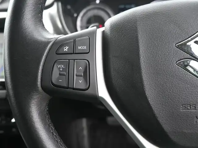 スズキ エスクード 1．4 ターボ 千葉県 2019(令1)年 4.2万km サバンナアイボリーメタリック/ブラック 2トーンルーフ スズキセーフティサポート/レーダークルーズコントロール/アイドリングストップ/社外SDナビ/地デジTV/【DVD/CD再生機能　Bluetooth接続】/バックカメラ/ハーフレザーシート/前席シートヒーター/革巻きステアリング/ステアリングスイッチ/パドルシフト/ETC/ウインカーミラー/純正17インチアルミホイル/サイド/カーテンエアバッグ/携帯リモコン
