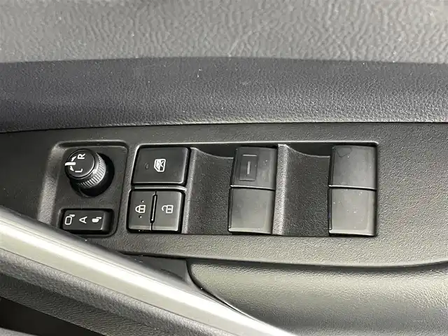 トヨタ カローラ クロス ハイブリッド Z 埼玉県 2021(令3)年 3.2万km プラチナホワイトパールマイカ モデリスタエアロ　ガラスルーフ　純正１０．５ディスプレイオーディオ　バックカメラ　セーフティセンス　ビルトインＥＴＣ２．０　前後ドラレコ　デジタルインナーミラー　シートヒーター　ワイヤレス充電　ＬＥＤ