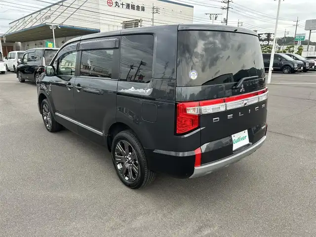 三菱 デリカＤ：５ ジャスパー 岡山県 2023(令5)年 1.8万km グラファイトグレーメタリック/ブラックマイカ 登録時走行距離17486km/純正10.1インチナビ/フルセグTV(AM.FM.CD.DVD.TV.BT)/両側パワースライドドア/全方位カメラ/ETC/ブラインドスポットモニター/ドライブレコーダー/シートヒーター/ブラックレザー調シートカバー/純正ハーフレザーシート/D席パワーシート/衝突軽減ブレーキ/横滑り防止装置/レーダークルーズコントロール/レーンキープアシスト/オートライト/オートマチックハイビーム/アイドリングストップ/電動リアゲート/18インチ純正AW/フロアマット
