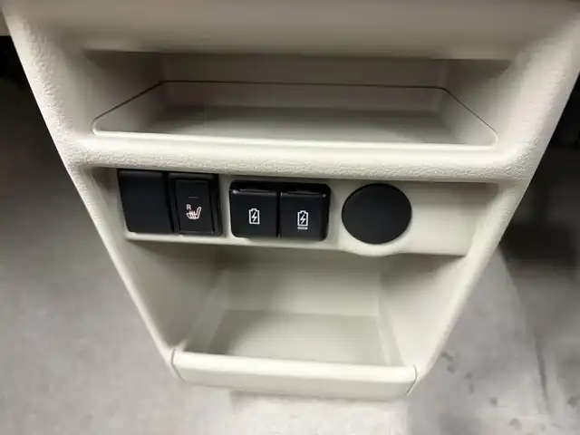 スズキ ラパン ＬＣ L 愛知県 2023(令5)年 0.2万km トラッドカーキメタリック 社外7インチナビ（KENWOOD）/バックカメラ/ワンセグTV/スズキセーフティセンス/衝突被害軽減システム/横滑り防止装置/コーナーセンサー/レーンキープアシスト/オートライト/LEDヘッドライト/シートヒーター/純正AW/純正フロアマット/ETC/プッシュスタート/スマートキー