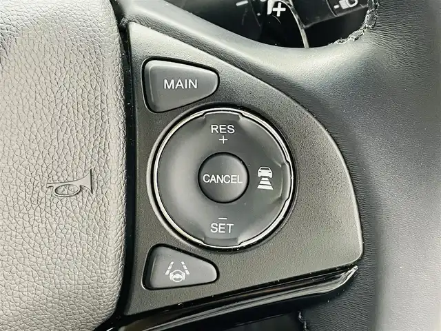 ホンダ シャトル ハイブリッド Z ホンダセンシング 福島県 2022(令4)年 6.5万km プラチナホワイトパール ホンダセンシング/・衝突軽減ブレーキ（CMBS）/・誤発進抑制機能/・路外逸脱抑制機能/・アダプティブクルーズコントロール（ACC）/・車線維持支援システム（LKAS）/・先行車発進お知らせ機能/・標識認識機能/純正ナビ：VXM-215VFEi/・フルセグ/BT/CD/DVD/SD/FM/AM/USB/・バックカメラ/・ビルトインETC/社外前後ドライブレコーダー/革巻きステアリング/・ステアリングスイッチ/・パドルシフト/ハーフレザーシート/・シートヒーター/LEDヘッドライト/・LEDフォグランプ/・オートライト/電動格納ミラー/・ウィンカーミラー/純正フロアマット/ドアバイザー/スマートキー/・プッシュスタート