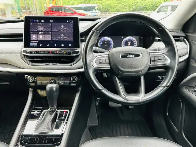 クライスラー・ジープ ジープ コンパス ロンジチュード 神奈川県 2021(令3)年 4.3万km グレーＭ ワンオーナー/純正ディスプレイオーディオ/・Android Auto/Bluetooth/ラジオ/バックカメラ/ルーフレール/前後ドライブレコーダー/パーキングアシスト/アイドリングストップ/クリアランスソナー/レーダークルーズコントロール/ブラインドスポットモニター/車線逸脱警報装置/黒ハーフレザーシート/革巻きシフトノブ/革巻きステアリング/ETC/純正17インチアルミホイール/純正LEDヘッドライト/スマートキー×2/プッシュEgスタート/ストップ/取扱説明書/新車時保証書