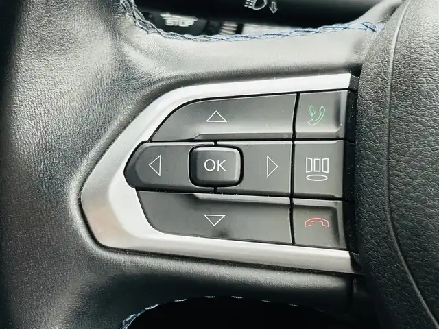 クライスラー・ジープ ジープ コンパス ロンジチュード 神奈川県 2021(令3)年 4.3万km グレーＭ ワンオーナー/純正ディスプレイオーディオ/・Android Auto/Bluetooth/ラジオ/バックカメラ/ルーフレール/前後ドライブレコーダー/パーキングアシスト/アイドリングストップ/クリアランスソナー/レーダークルーズコントロール/ブラインドスポットモニター/車線逸脱警報装置/黒ハーフレザーシート/革巻きシフトノブ/革巻きステアリング/ETC/純正17インチアルミホイール/純正LEDヘッドライト/スマートキー×2/プッシュEgスタート/ストップ/取扱説明書/新車時保証書
