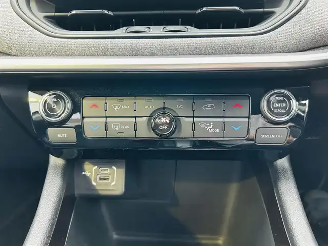 クライスラー・ジープ ジープ コンパス ロンジチュード 神奈川県 2021(令3)年 4.3万km グレーＭ ワンオーナー/純正ディスプレイオーディオ/・Android Auto/Bluetooth/ラジオ/バックカメラ/ルーフレール/前後ドライブレコーダー/パーキングアシスト/アイドリングストップ/クリアランスソナー/レーダークルーズコントロール/ブラインドスポットモニター/車線逸脱警報装置/黒ハーフレザーシート/革巻きシフトノブ/革巻きステアリング/ETC/純正17インチアルミホイール/純正LEDヘッドライト/スマートキー×2/プッシュEgスタート/ストップ/取扱説明書/新車時保証書